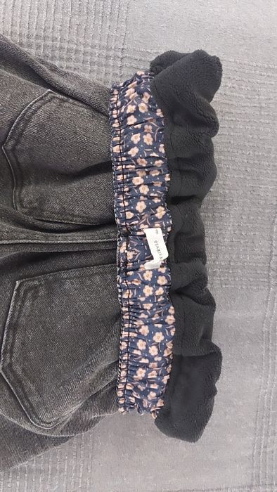 Pantaloni blug fetita izolati