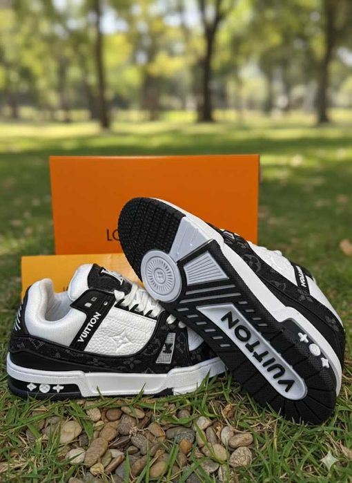 Adidasi LV Trainers Negru Alb - Adidasi Full Box - Calitate Premium