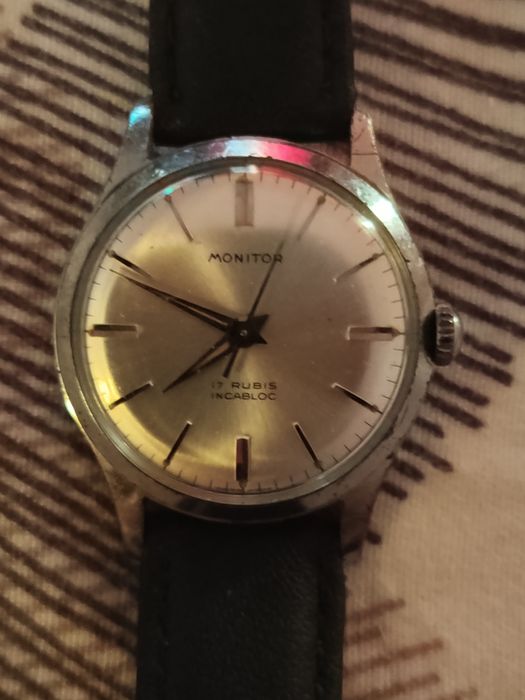 Ceas barbatesc Monitor cu intoarcere manuala  vintigi 13 rubine 230 roni Diametrul 34 mm Functioneaza la secunda