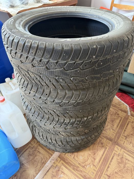 Продам шины комплект 225/60R17