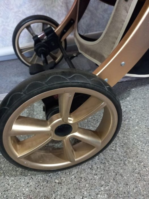 Коляска б/у в отличном состоянии