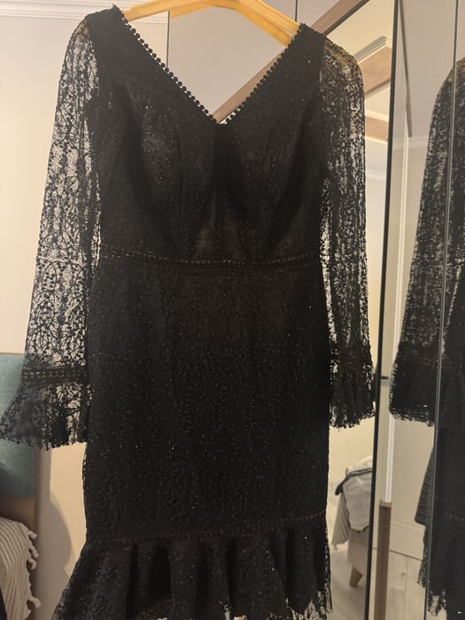 Дантелена рокля дълък ръкав