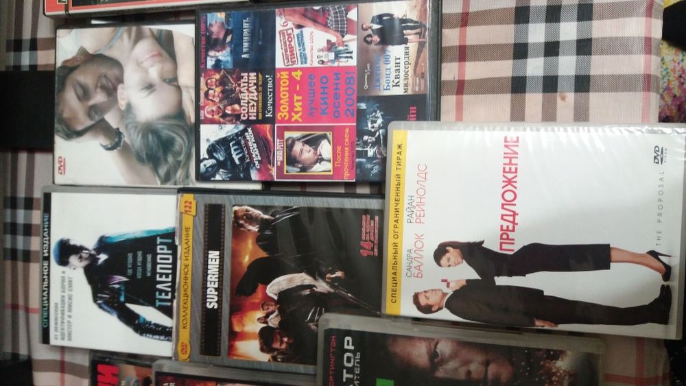 DVD и CD диски с фильмами