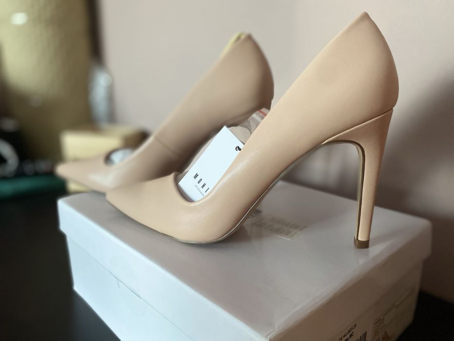 Дамски обувки: Летни сандали с ток и затворени обувки с ток