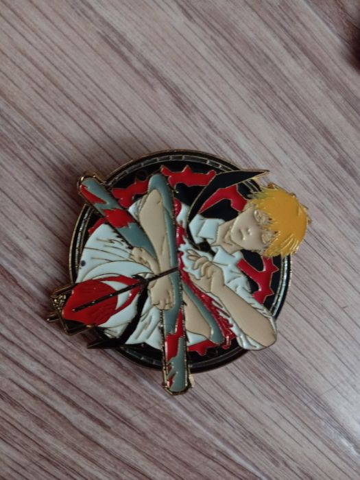 Брелок, значки, заметки, статуэтка.