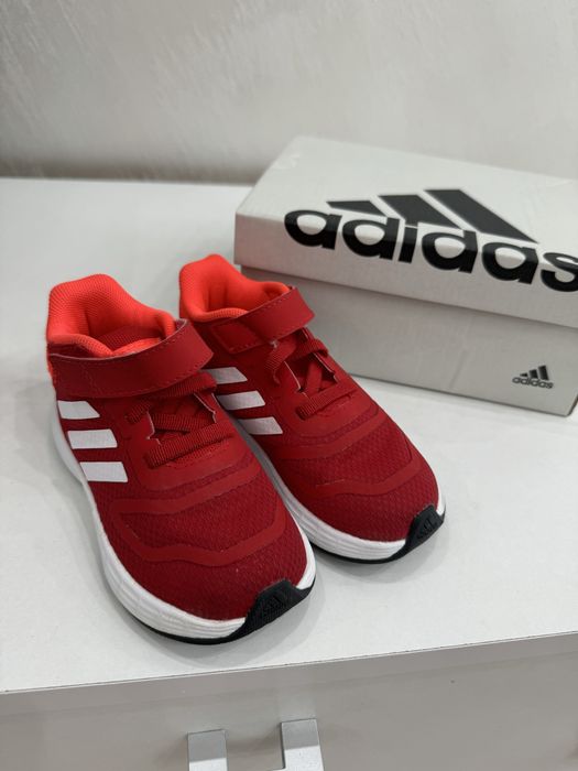Продавам Бебешки ( детски) маратонки Adidas