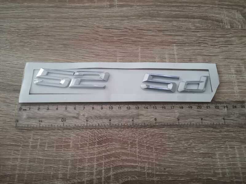 сребриста емблема BMW 525d
