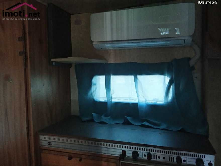 Продавам обз. каравана с веранда до плаж в Кариани. 8000 евро.