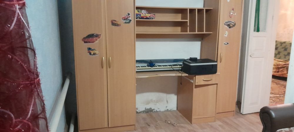 Детский гарнитур.. Компактный, много места не занимает. Два шкафа.