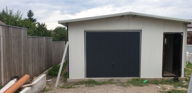 Garaj metalic din panouri sandwich  3 x 5m