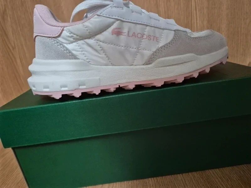 Adidași Lacoste noi cu eticheta