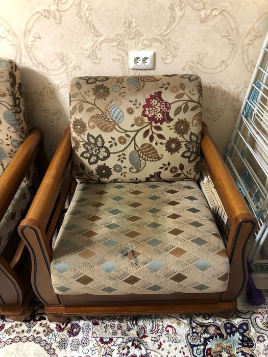 Продам стол и стулья