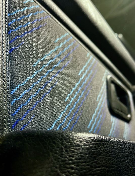 Fete usi BMW E30 ursulet Neon Blau