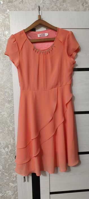 Продаются нарядные платья в отличном состоянии размер XL