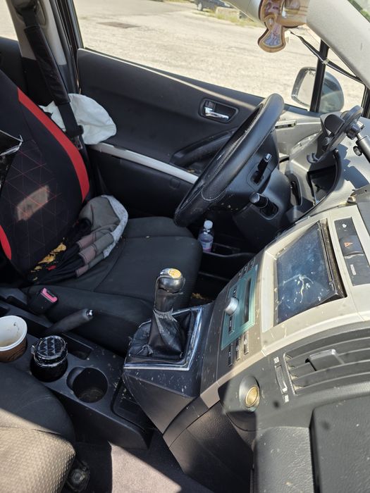 На части Тойота корола Версо 2.0d4d 116 к.с. /Toyota corolla verso 2.0