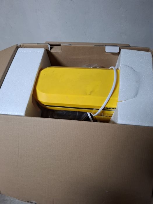 Roboti bucatarie noi