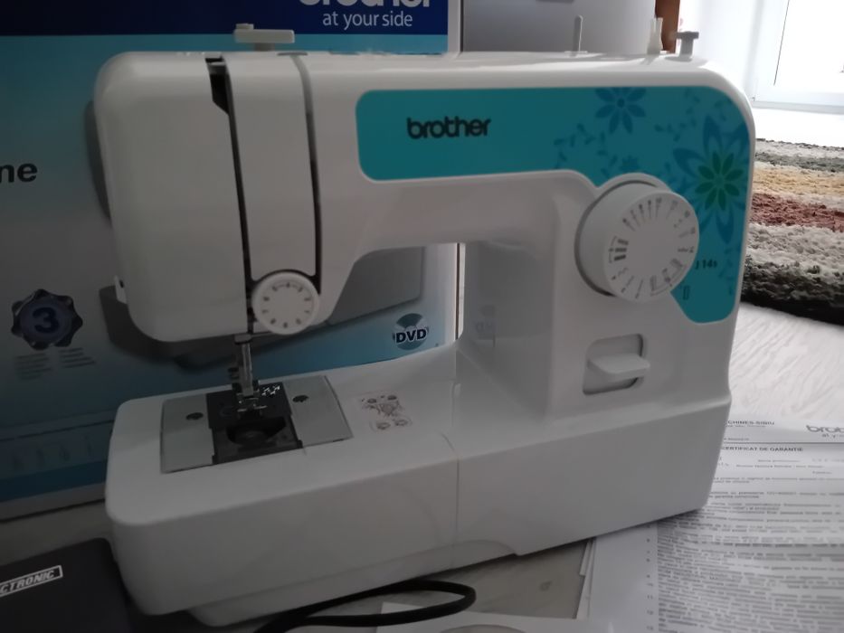 Vând mașină de cusut (în garanție) Brother