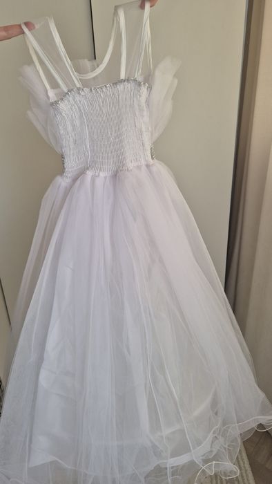 Нарядное платье на 4-5 лет