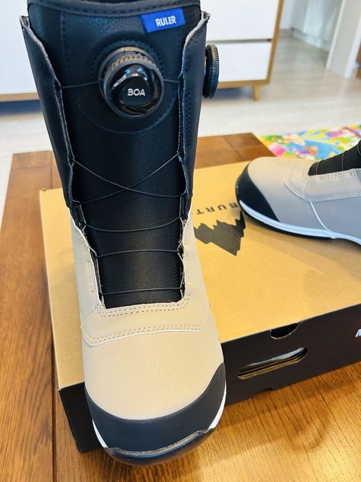 Boots Burton marime 43