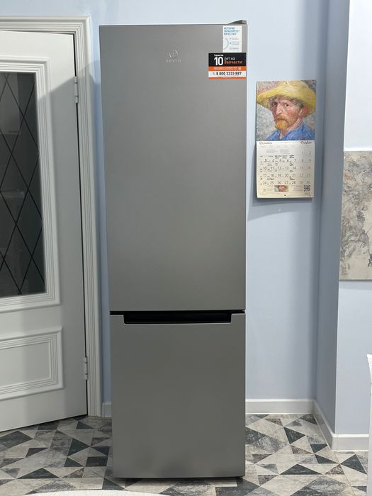 Продам холодильник Indezit DS 4200 S B