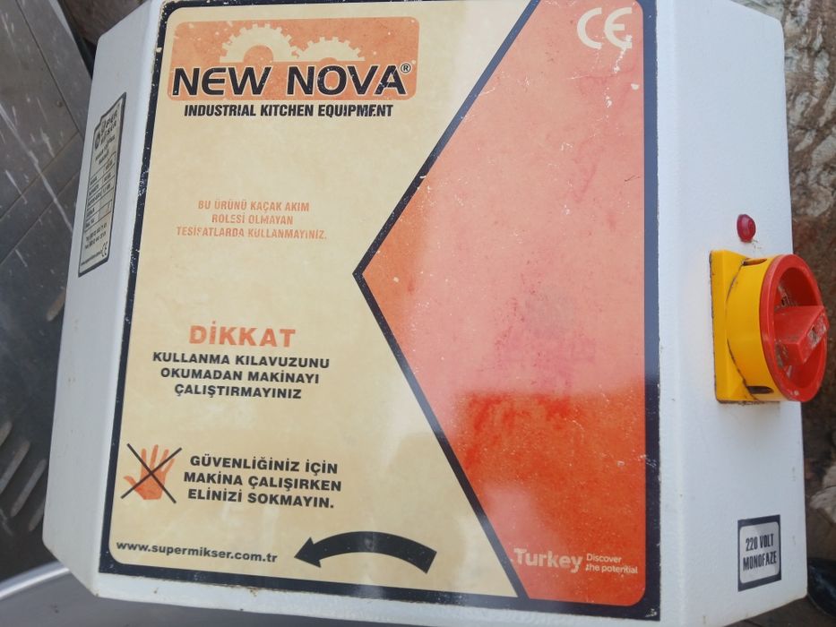 Elektro duxovka va hamirqorigich 180ta buxonka qoliplari bilan sotilad