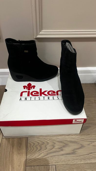 Зимние ботинки женские