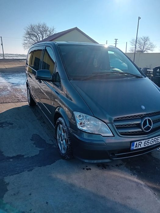 Inchiriez microbus 8+1 locuri Mercedes Vito