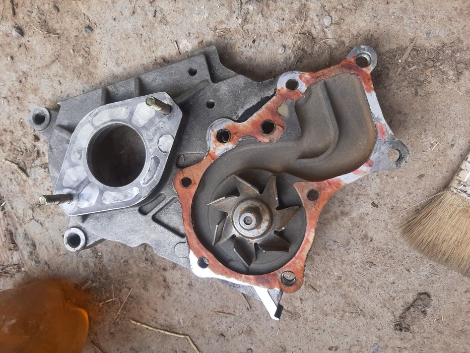 Водяной насос помпа