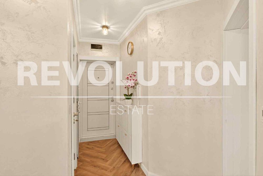 Дава се под наем Тристаен апартамент в Варна, Център - 100 кв.м за 1595.79 € - Снимка #10