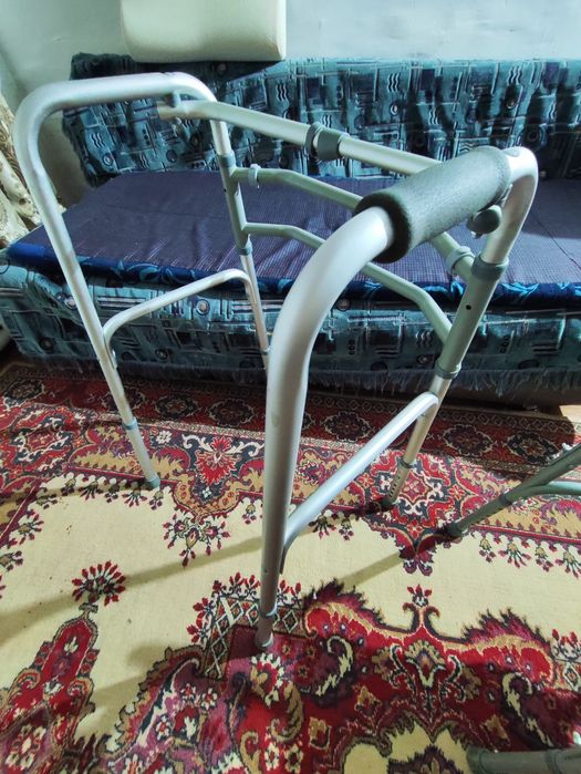 Ходунки для инвалидов и пожилых людей