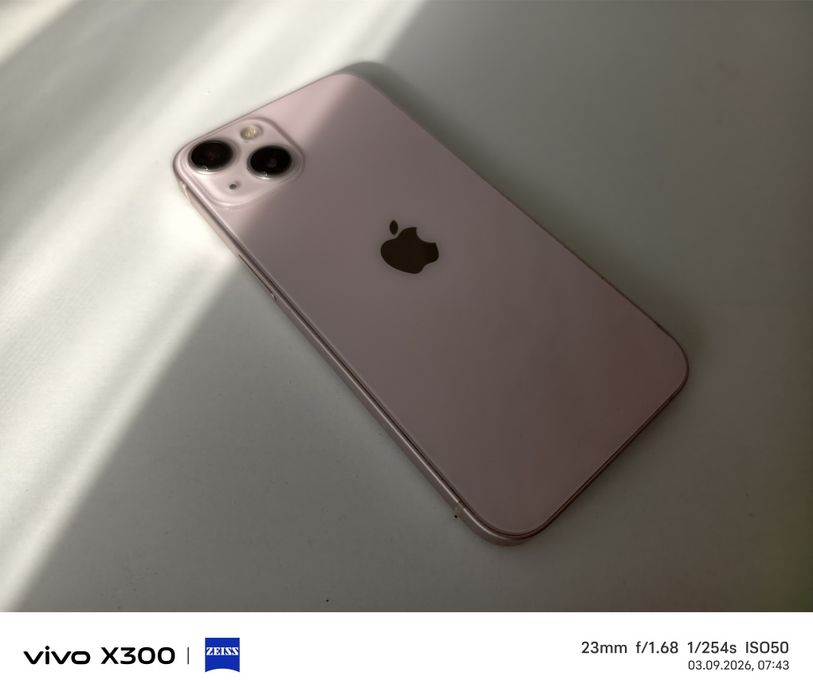 Продам iPhone 13 128гб-розовый