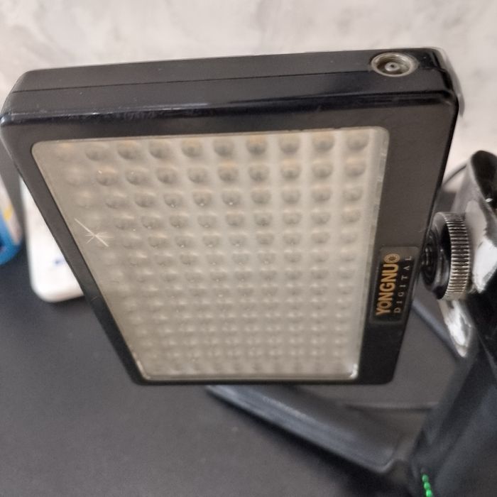 Lumix gh4 12-60 sotiladi