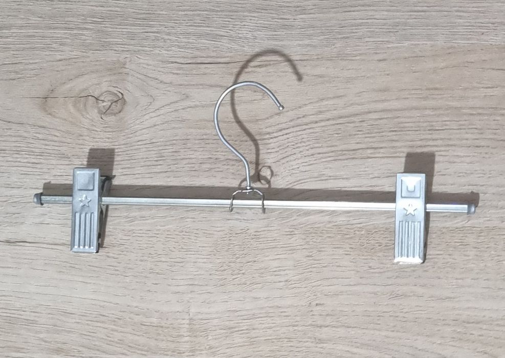 Вешалки для магазина