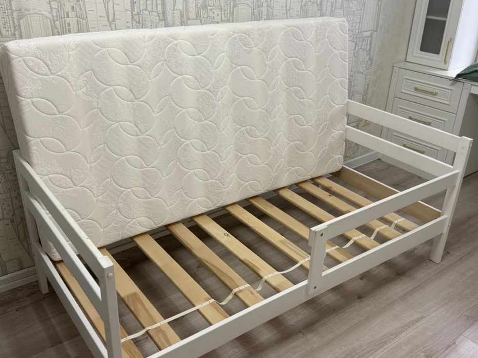 Продам кровати с матрасом
