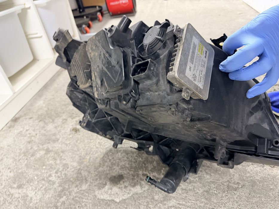 Far Faruri bixenon adaptive bmw e90 e91 lci