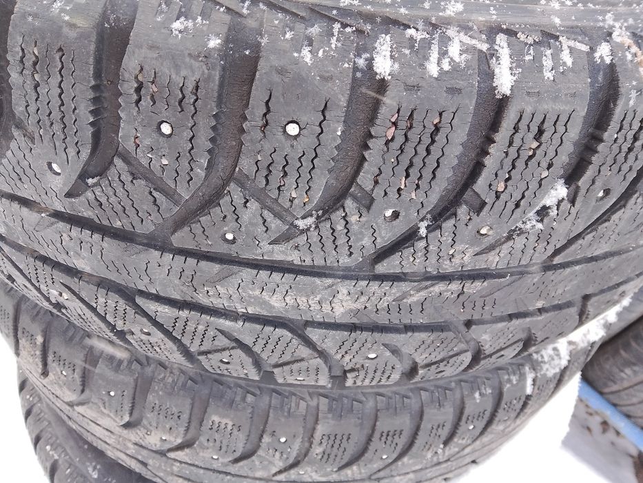 Продам комплект резины