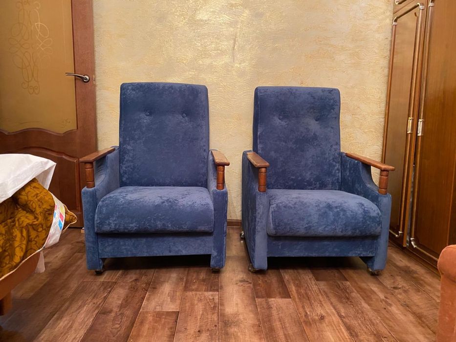 продаются мягкие мебели для гостинной комнаты в новом состтянии