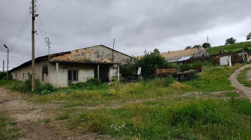 Стопанска сграда със две халета