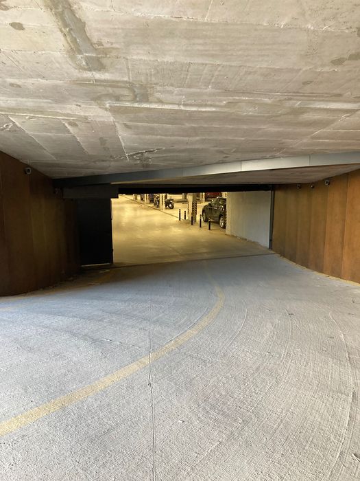 Дава се под наем Гараж / Паркомясто в София, Дружба 2 - 13 кв.м за 109.65 € - Снимка #1