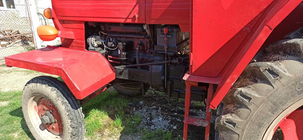 Tractor 650 cu disc și plug