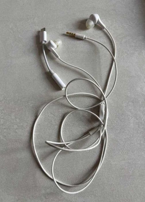 Casti albe cu fir + microfon compatibile iPhone Samsung Huawei Android