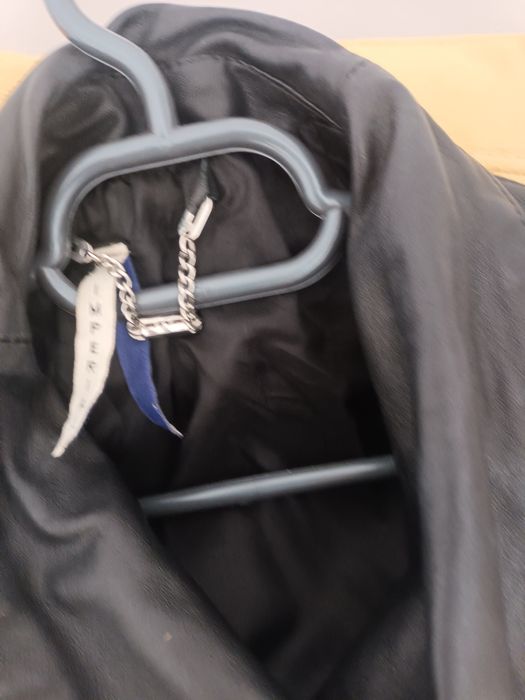 Geaca rock piele moale ,cu tinte 38 -40