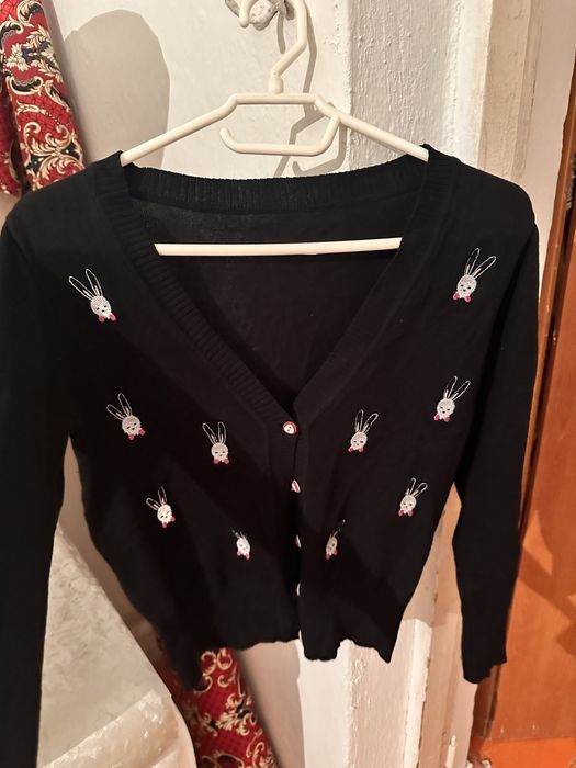 Свитер легкий, черный с рисунком