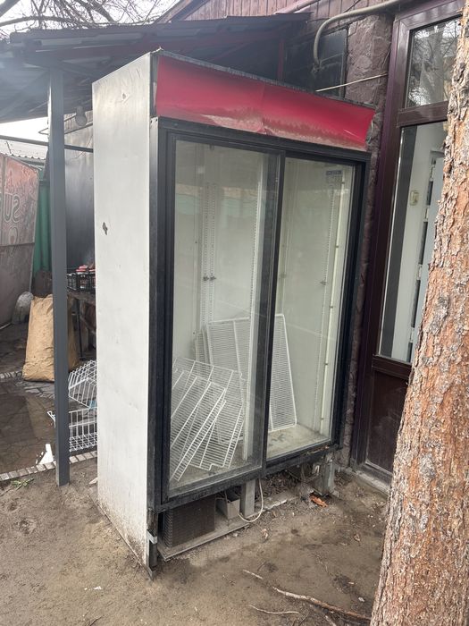 Холодильник мотрчик работает