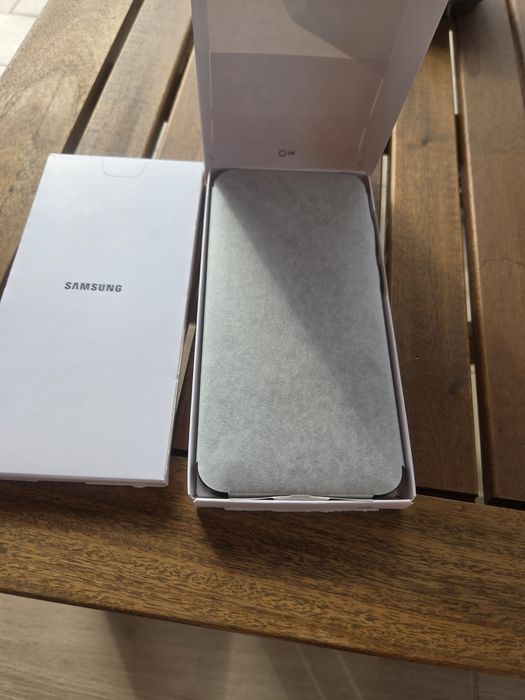Чисто нов телефон Samsung A17