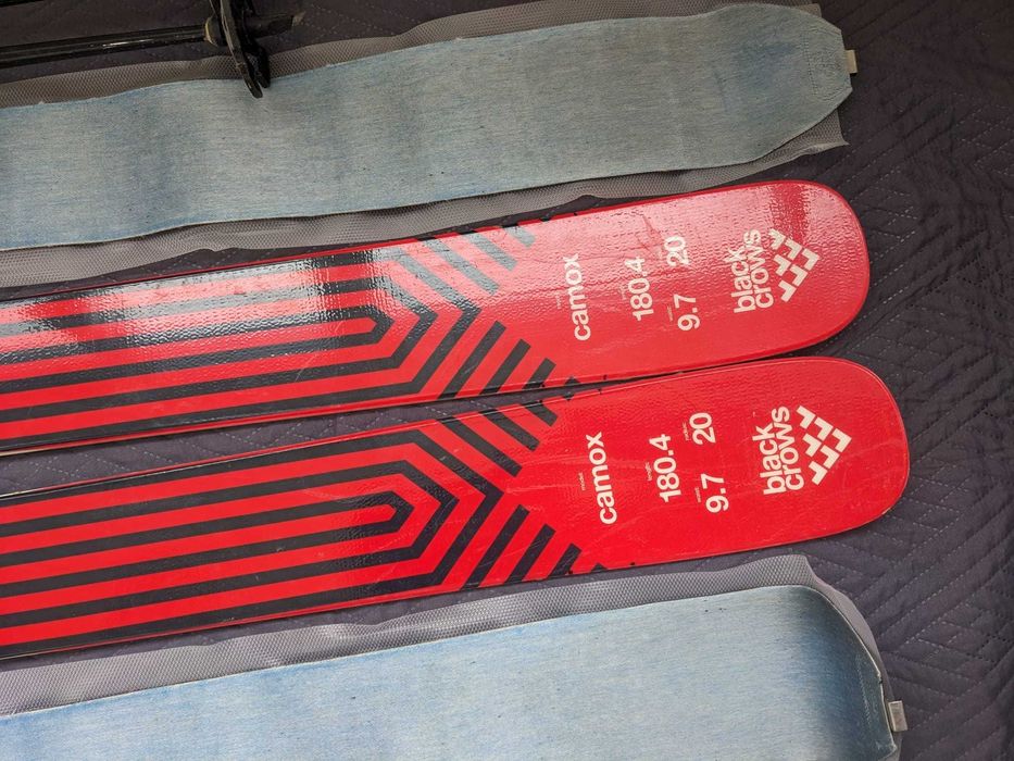 Schiuri Black Crows Camox 180cm + Legatura Marker Tour F12 EPF