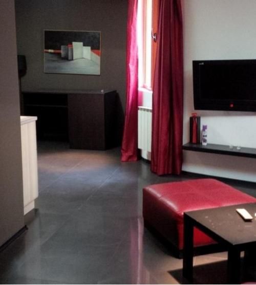 Дава се под наем Многостаен апартамент в Пловдив, Кършияка - 153 кв.м за 1200 € - Снимка #2