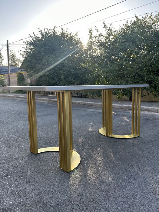 Дизайнерский стол для дома