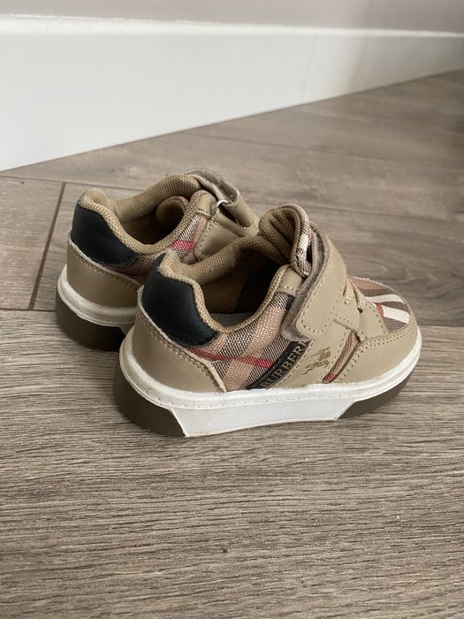 Продам ботиночки-кроссовки