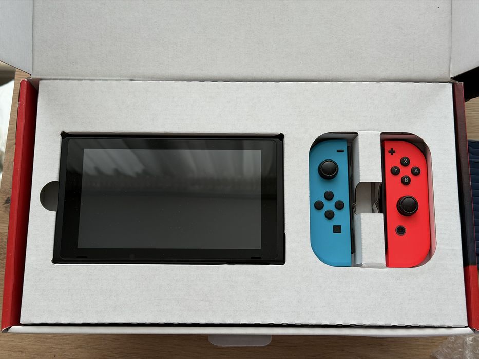 Nintendo Switch HAC-001(-01)  + Пълен комплект
